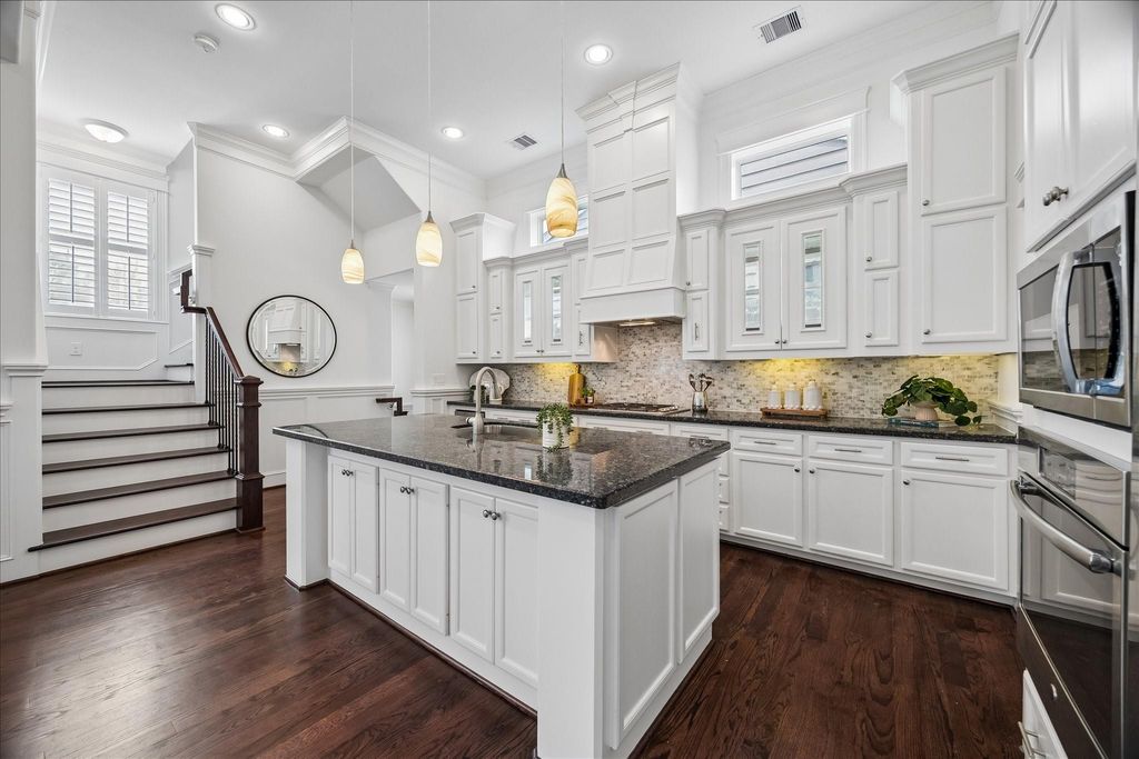 Photo of 621 Rutland Street #D, Houston, TX 77007 (MLS # 56515043)