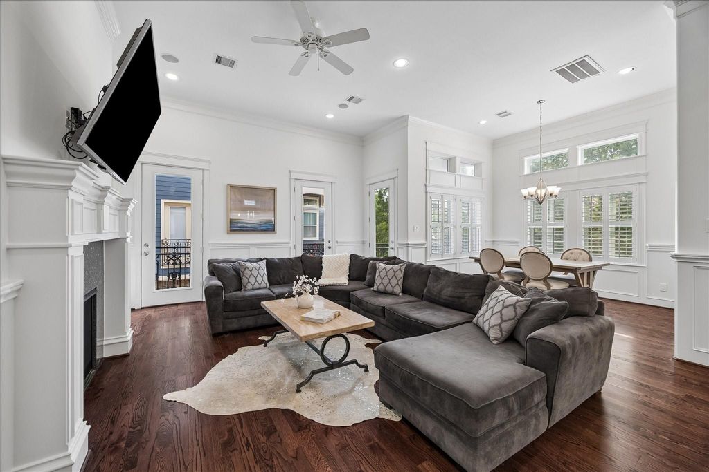 Photo of 621 Rutland Street #D, Houston, TX 77007 (MLS # 56515043)