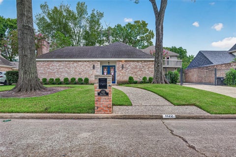Photo of 1122 Daria Drive, Houston, TX 77079 (MLS # 13836659)