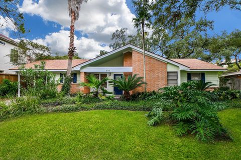 Photo of 5015 Grape Street, Houston, TX 77096 (MLS # 56146938)