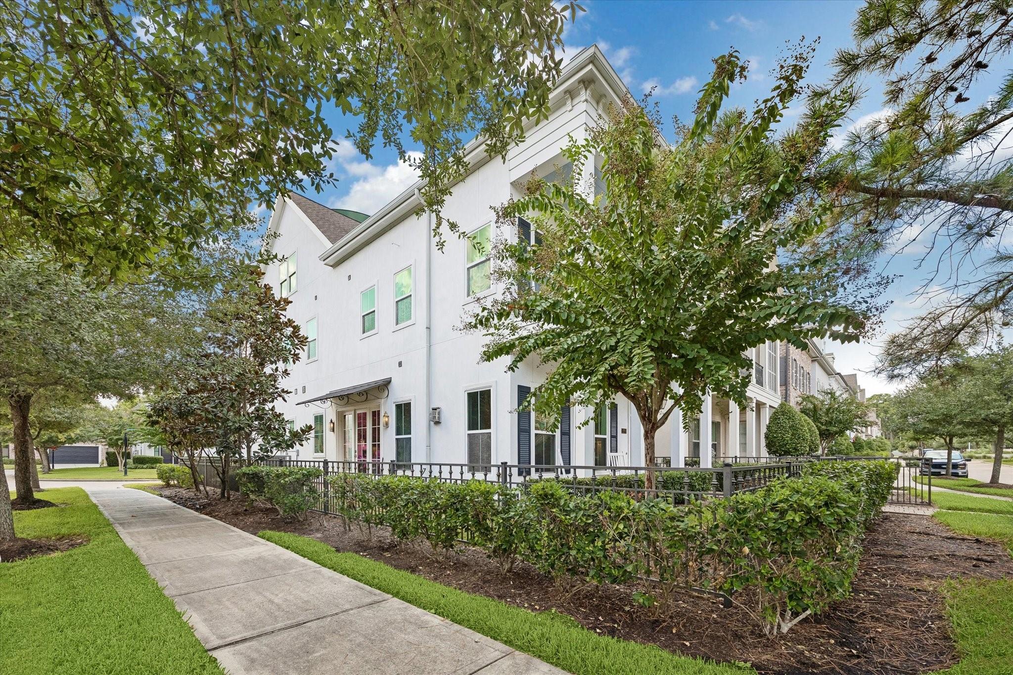 270 Green Boulevard