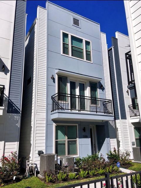 Photo of 2208 Mcgowen Street, Houston, TX 77004 (MLS # 83100916)
