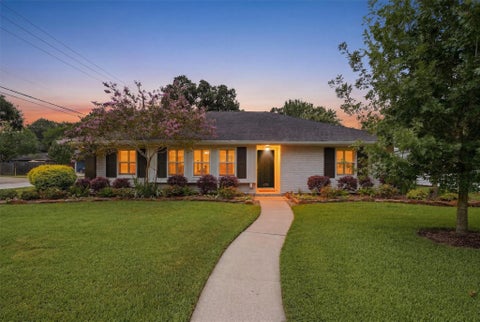 Photo of 4701 Hummingbird Street, Houston, TX 77035 (MLS # 57665214)