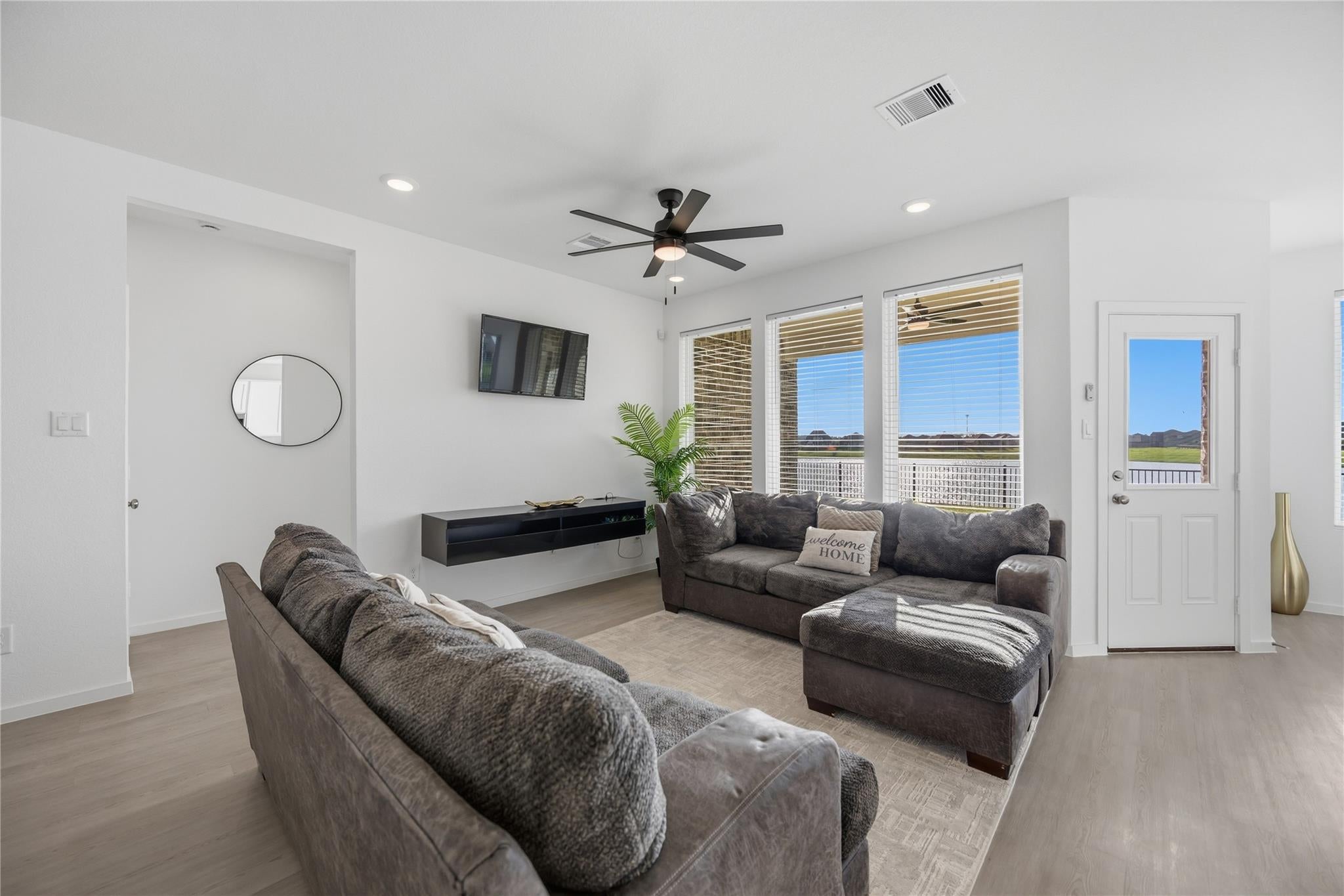 2517 Lago Costa Drive