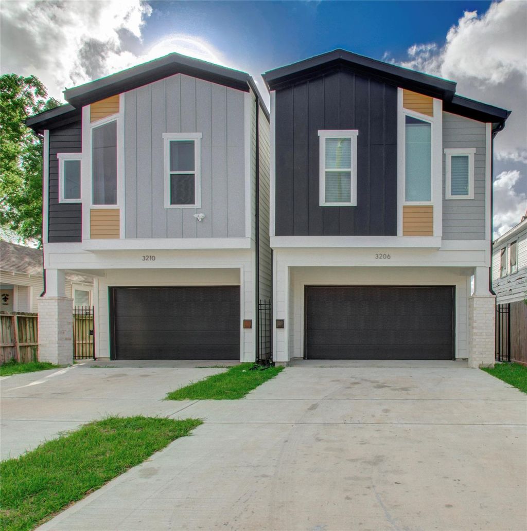 Photo of 3206 Live Oak Street, Houston, TX 77004 (MLS # 87898999)