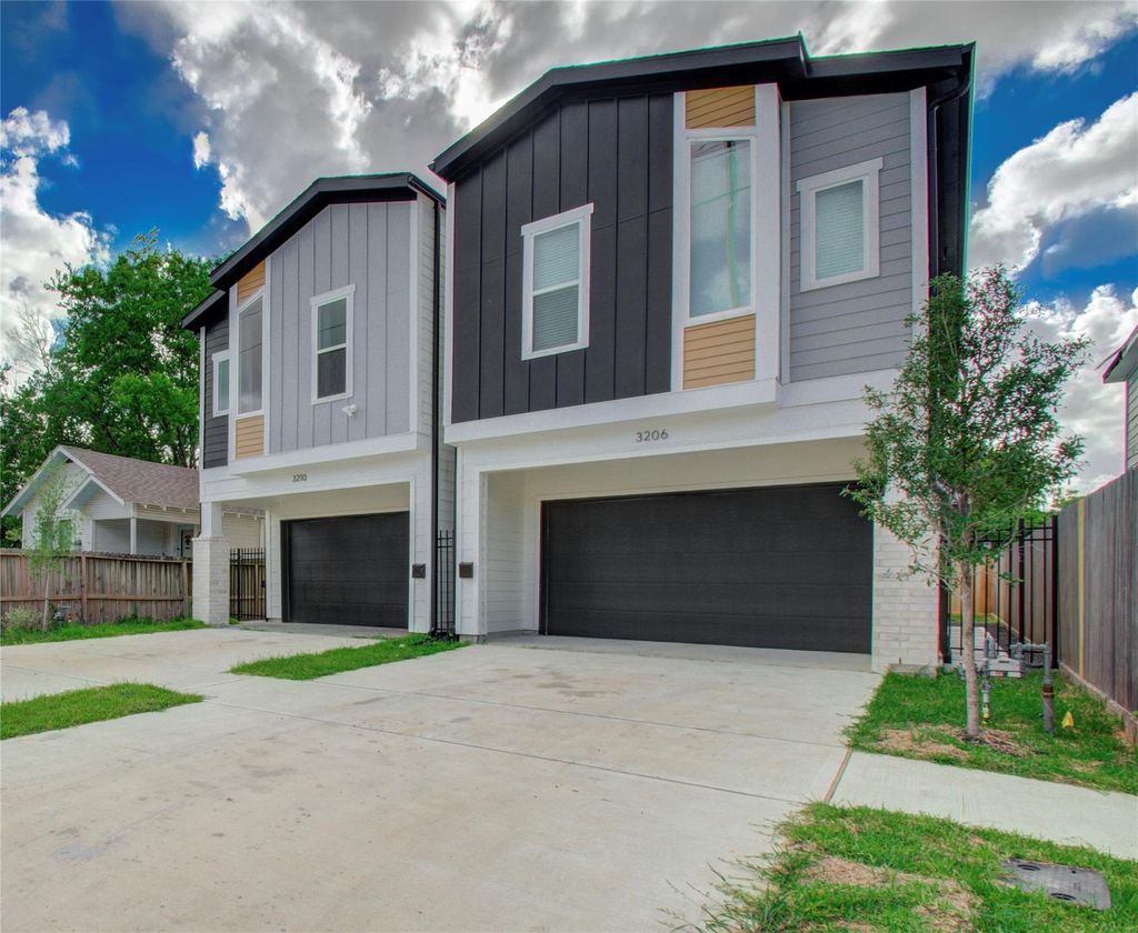 Photo of 3206 Live Oak Street, Houston, TX 77004 (MLS # 87898999)