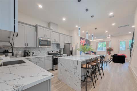 Apartment For Sale - 2909 Nagle Street<br/> Harris County, Houston, TX 77004