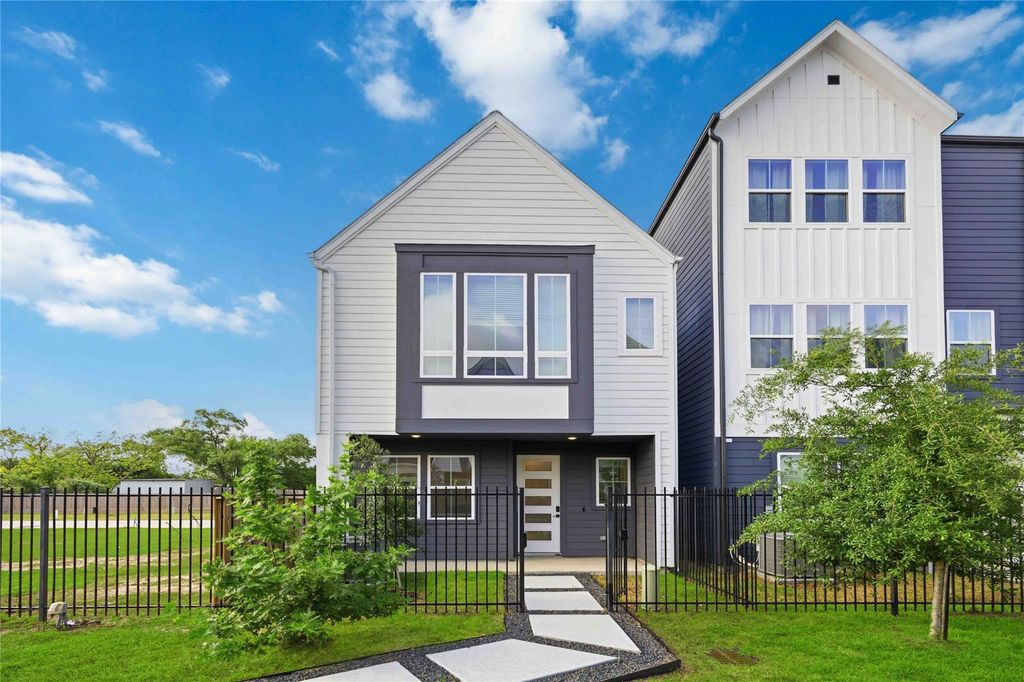 Photo of 8320 Springwood Canyon Lane, Houston, TX 77055 (MLS # 48887230)