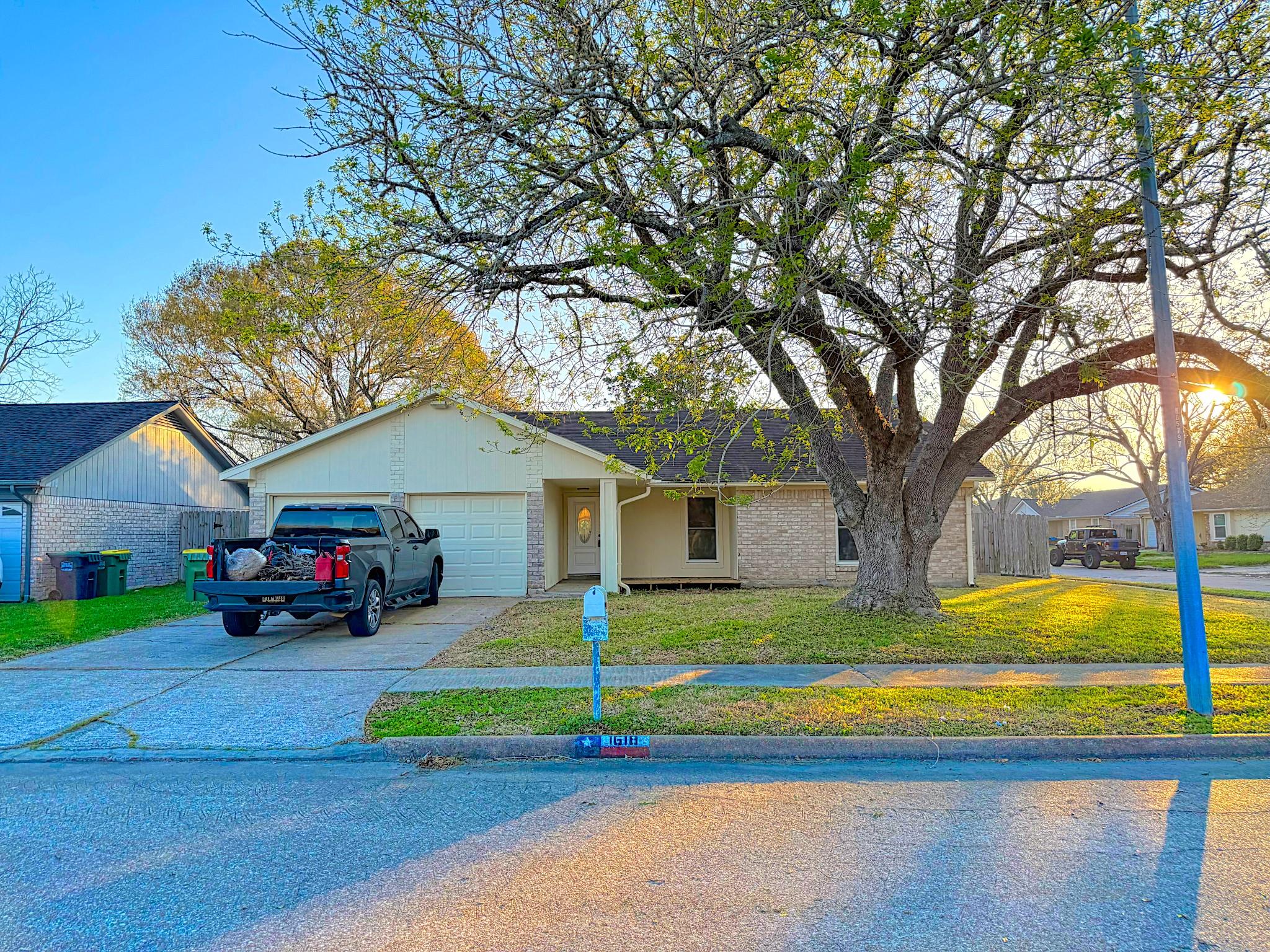 1618 Live Oak Hollow Street