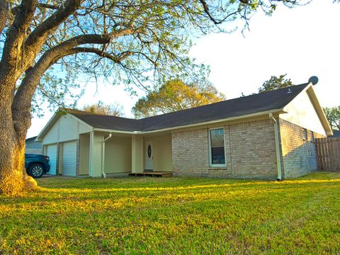 1618 Live Oak Hollow Street Pearland TX 77581