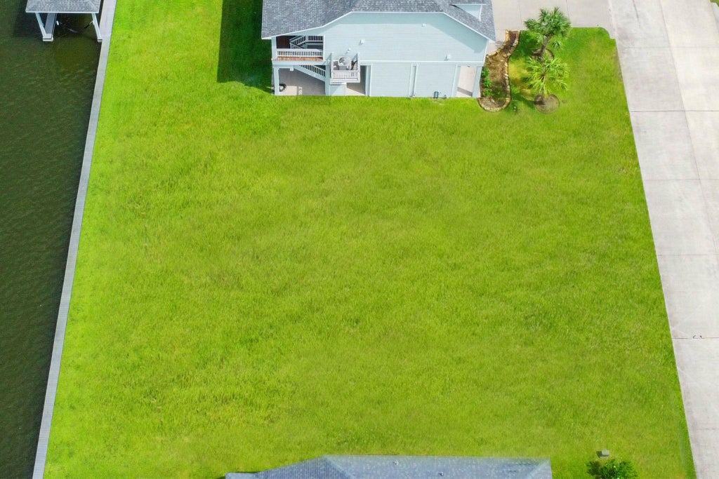 Photo of 22 Hawkeye, Hitchcock, TX 77563 (MLS # 16003041)
