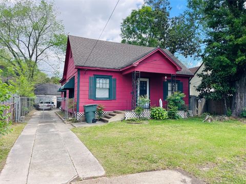 Homes For Sale - 1460 Prairie Street<br/> Beaumont, TX 77701