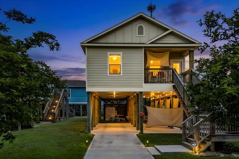 Photo of 710 35th Street, Galveston, TX 77550 (MLS # 55287109)