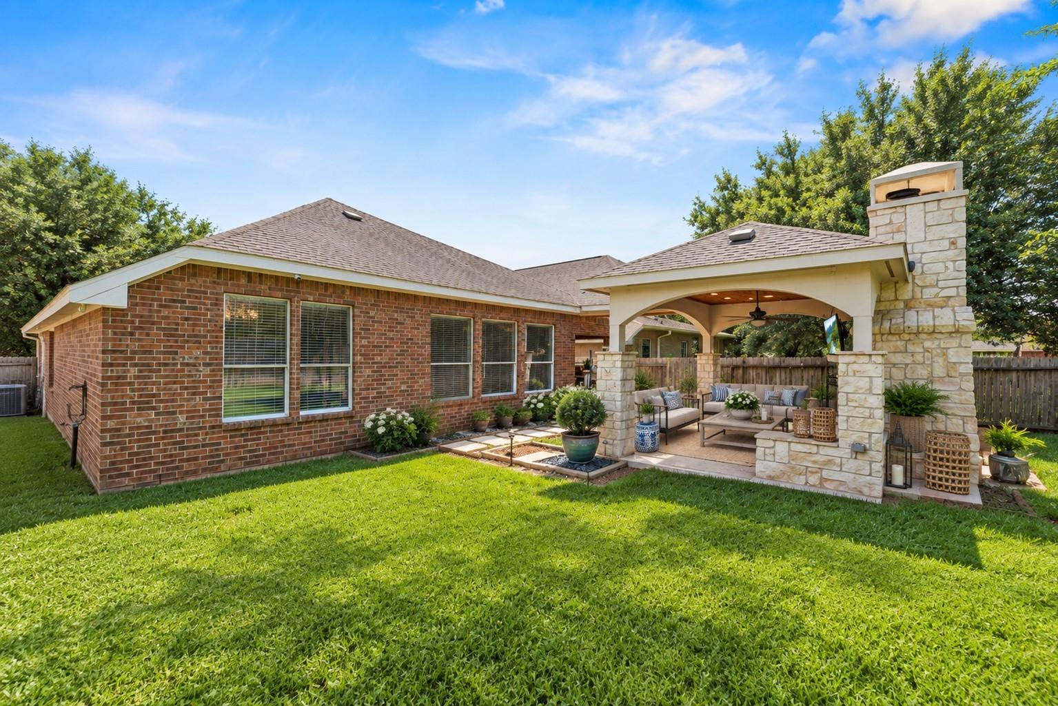 18334 N Elizabeth Shore Loop