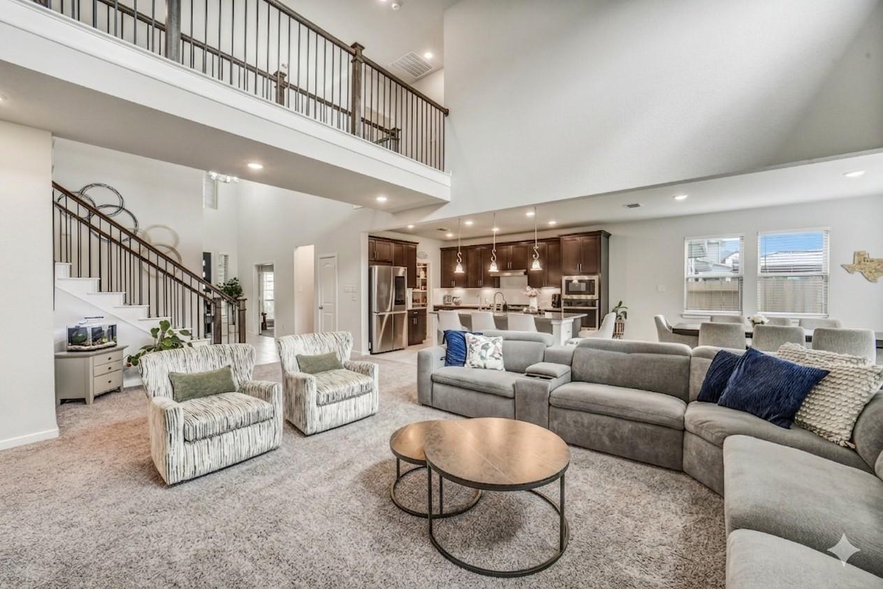 9210 Lowell Cliff Drive