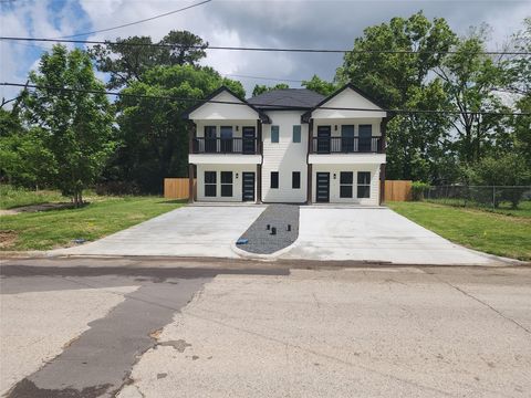 Photo of 2651 Beaumont Avenue #B, Liberty, TX 77575 (MLS # 61664267)