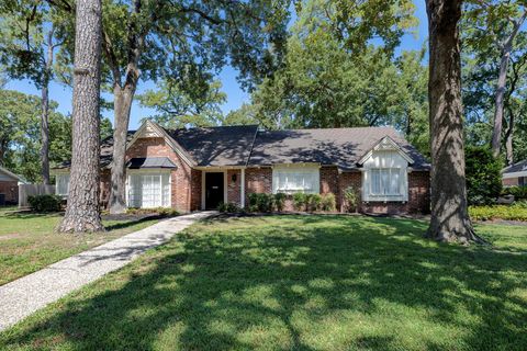Photo of 647 Ramblewood Road, Houston, TX 77079 (MLS # 17735421)