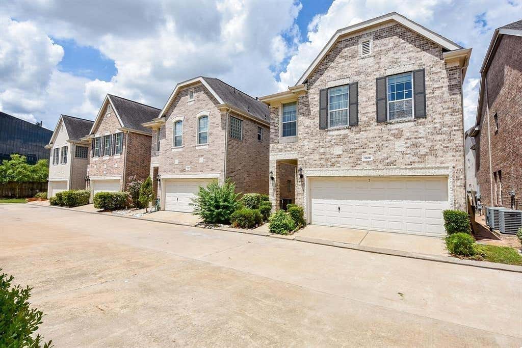 Photo of 3206 Holly Crossing Drive, Houston, TX 77042 (MLS # 92990388)