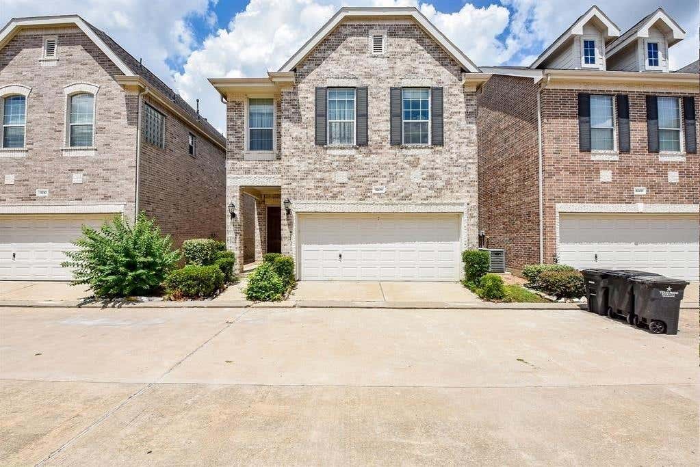 Photo of 3206 Holly Crossing Drive, Houston, TX 77042 (MLS # 92990388)