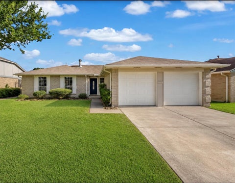 Homes For Sale - 10836 Mesquite Drive<br/> La Porte, TX 77571