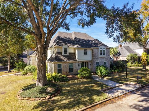 Photo of 722 Crossroads Drive, Houston, TX 77079 (MLS # 68699332)