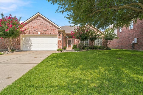 Photo of 539 Green Cedar Drive, League City, TX 77573 (MLS # 40842625)
