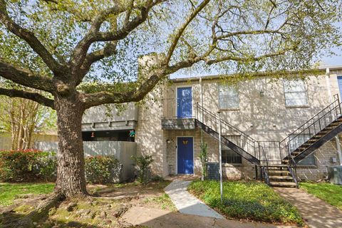 Photo of 9700 Leawood Boulevard #1902, Houston, TX 77099 (MLS # 71441163)