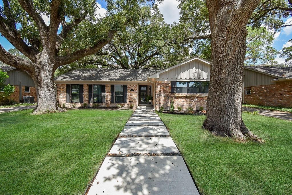 Photo of 7618 Highmeadow Drive, Houston, TX 77063 (MLS # 81139752)