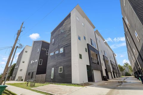 Photo of 517 Schweikhardt Street, Houston, TX 77020 (MLS # 20796272) Photo of 517 Schweikhardt Street, Houston, TX 77020 (MLS # 20796272)