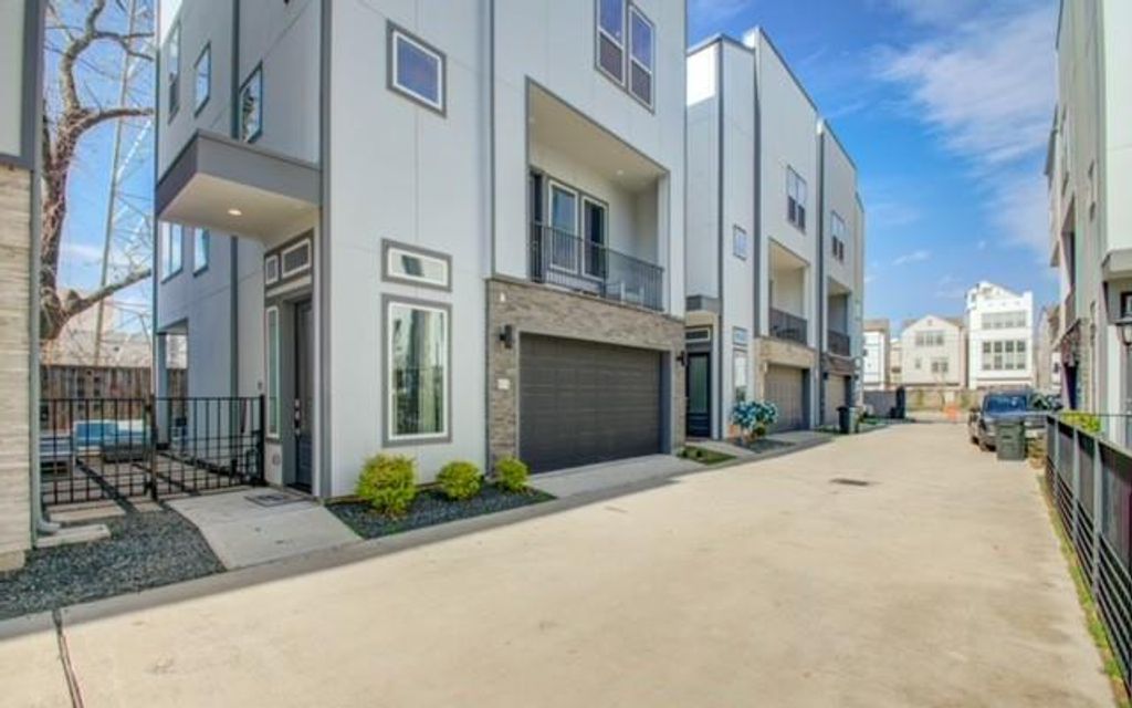 Photo of 8411 Hempstead Road #G, Houston, TX 77008 (MLS # 81070784)