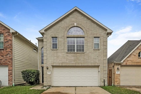 Photo of 814 Forest Ivy Lane, Houston, TX 77067 (MLS # 48659125)