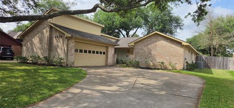 Photo of 1910 Quail Valley East Drive, Missouri City, TX 77459 (MLS # 58830476)