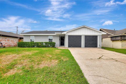 Photo of 704 Teabury Avenue, Pasadena, TX 77503 (MLS # 85965718)