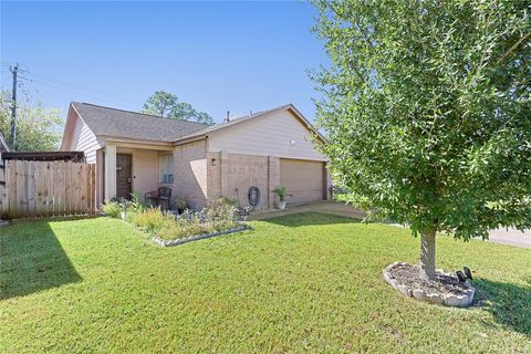 Photo of 13142 Crystal Cove Drive, Houston, TX 77044 (MLS # 9332357)