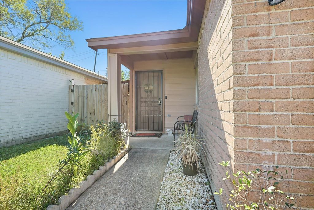 Photo of 13142 Crystal Cove Drive, Houston, TX 77044 (MLS # 9332357)