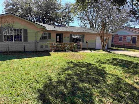 Homes For Sale - 2649 Azalea Avenue<br/> Jefferson County, Groves, TX 77619