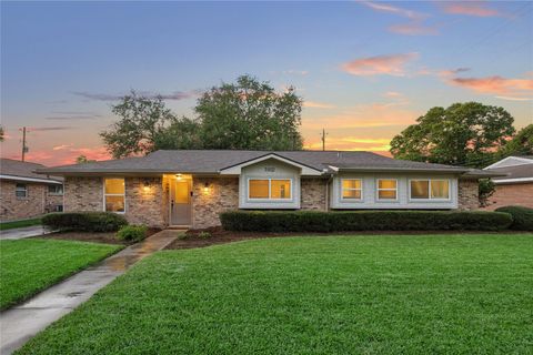 Photo of 5802 Belrose Drive, Houston, TX 77035 (MLS # 56078933)