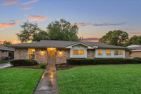 Photo of 5802 Belrose Drive, Houston, TX 77035 (MLS # 56078933)