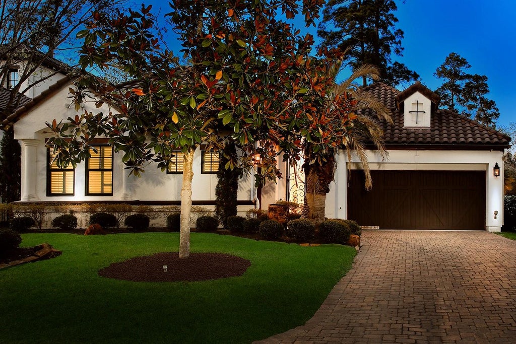 Photo of 10 Moatwood Court, The Woodlands, TX 77382 (MLS # 89756002)