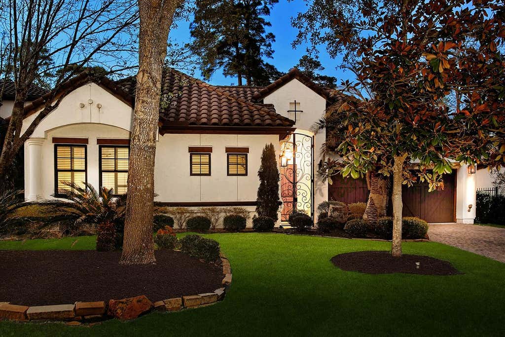 Photo of 10 Moatwood Court, The Woodlands, TX 77382 (MLS # 89756002)
