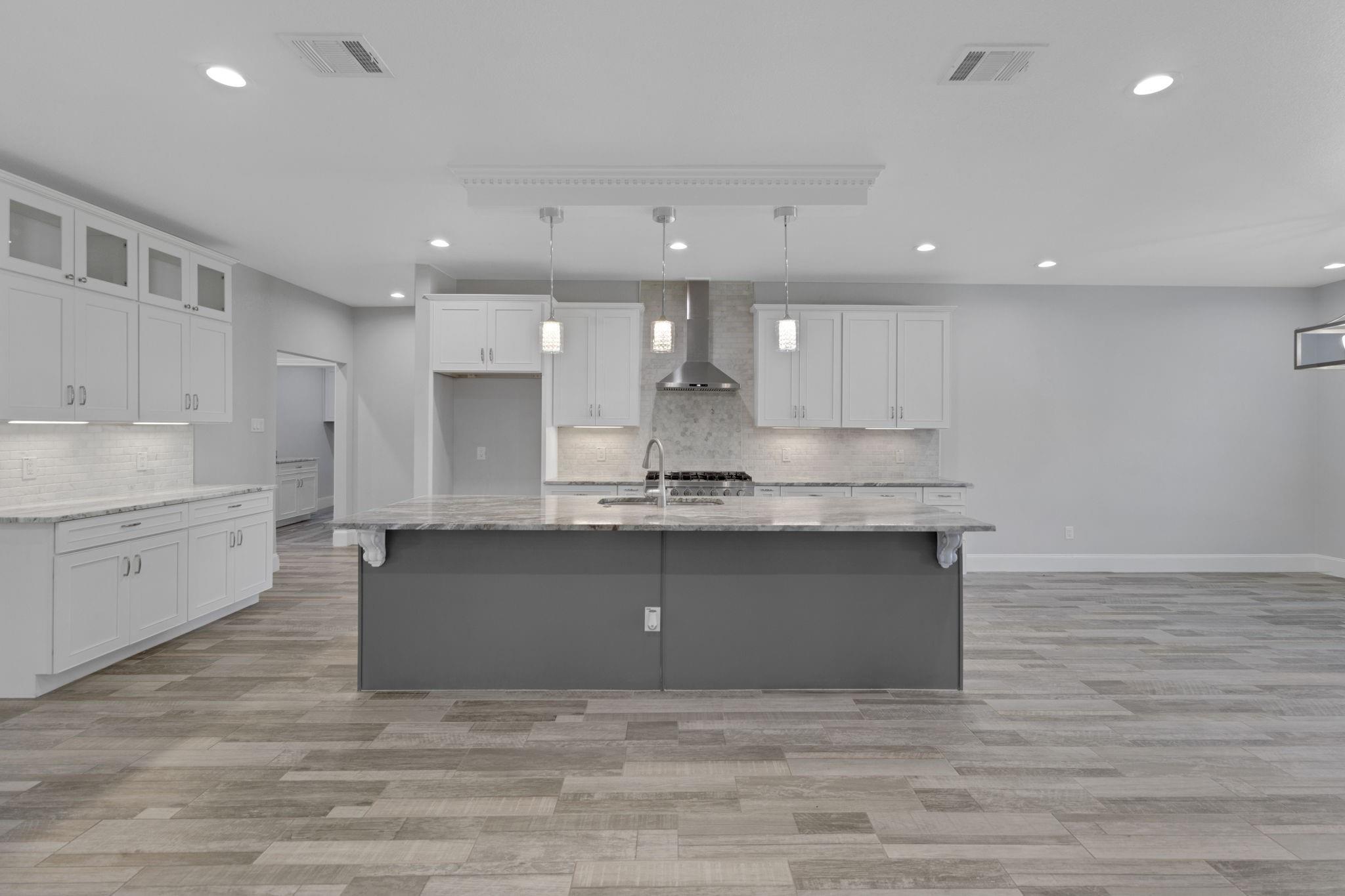 2711 Constantine Street