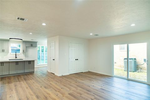 Tiny photo for 10907 Sharpview Drive, Houston, TX 77072 (MLS # 92641653)
