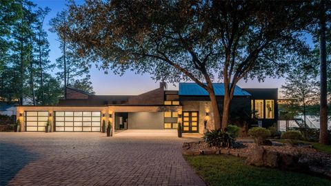 Photo of 15721 Lakeway Drive, Willis, TX 77318 (MLS # 18268081)