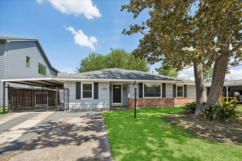 Photo of 1136 Oak Tree Drive, Houston, TX 77055 (MLS # 20735741)