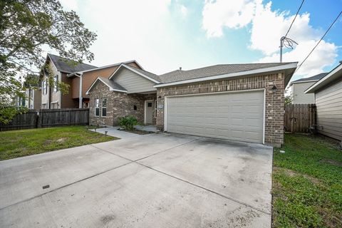 Photo of 4632 Galesburg Street, Houston, TX 77051 (MLS # 63362481)