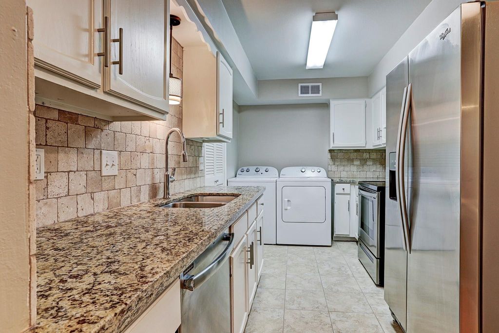 Photo of 357 N Post Oak Lane #209, Houston, TX 77024 (MLS # 79646479)