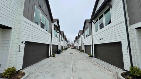 Photo of 615 Northew Street, Houston, TX 77091 (MLS # 46947729)