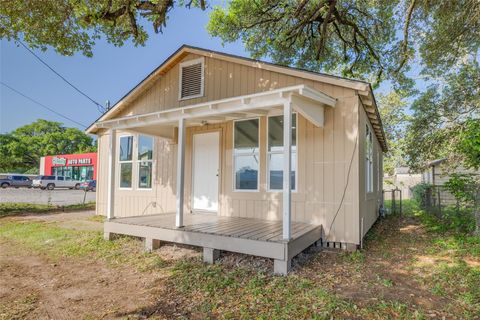 Photo of 1410 Fannin Street, Columbus, TX 78934 (MLS # 10706126)