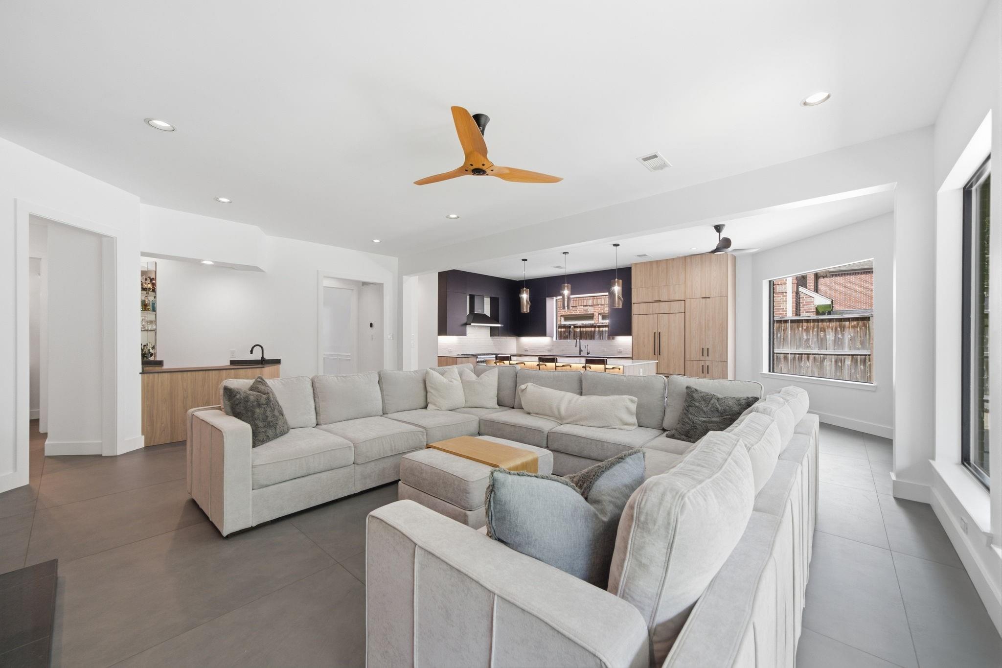14 Hilshire Grove Lane