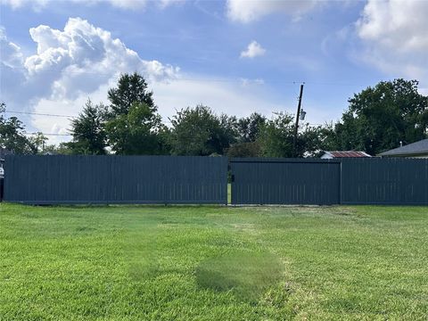 Photo of 13430 Orleans Street, Houston, TX 77015 (MLS # 15096381)